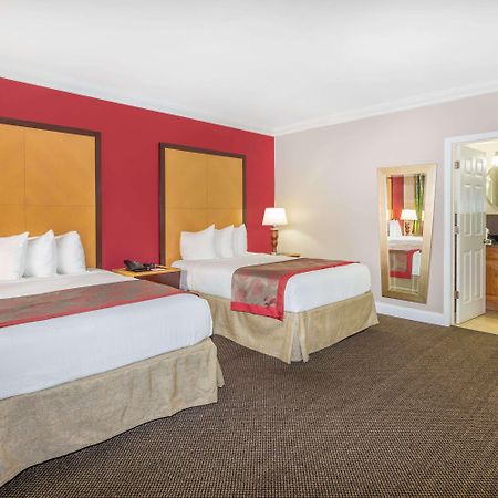 Ramada By Wyndham Miami Springs/Miami International Airport Hotel Екстериор снимка