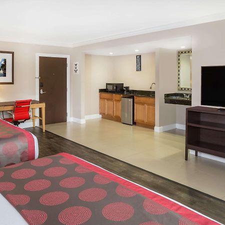 Ramada By Wyndham Miami Springs/Miami International Airport Hotel Екстериор снимка