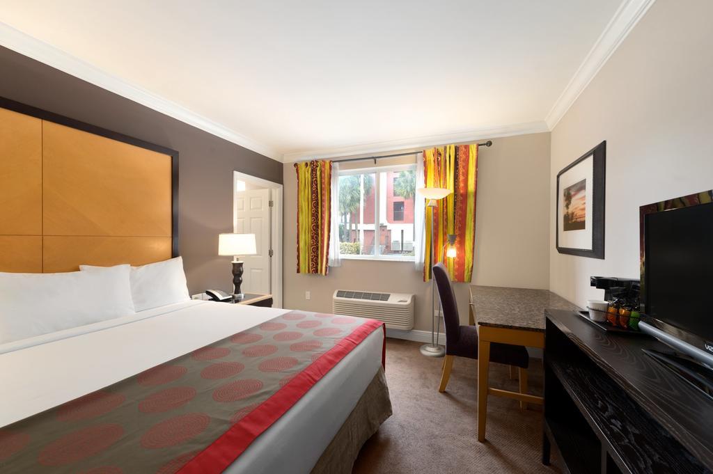 Ramada By Wyndham Miami Springs/Miami International Airport Hotel Стая снимка