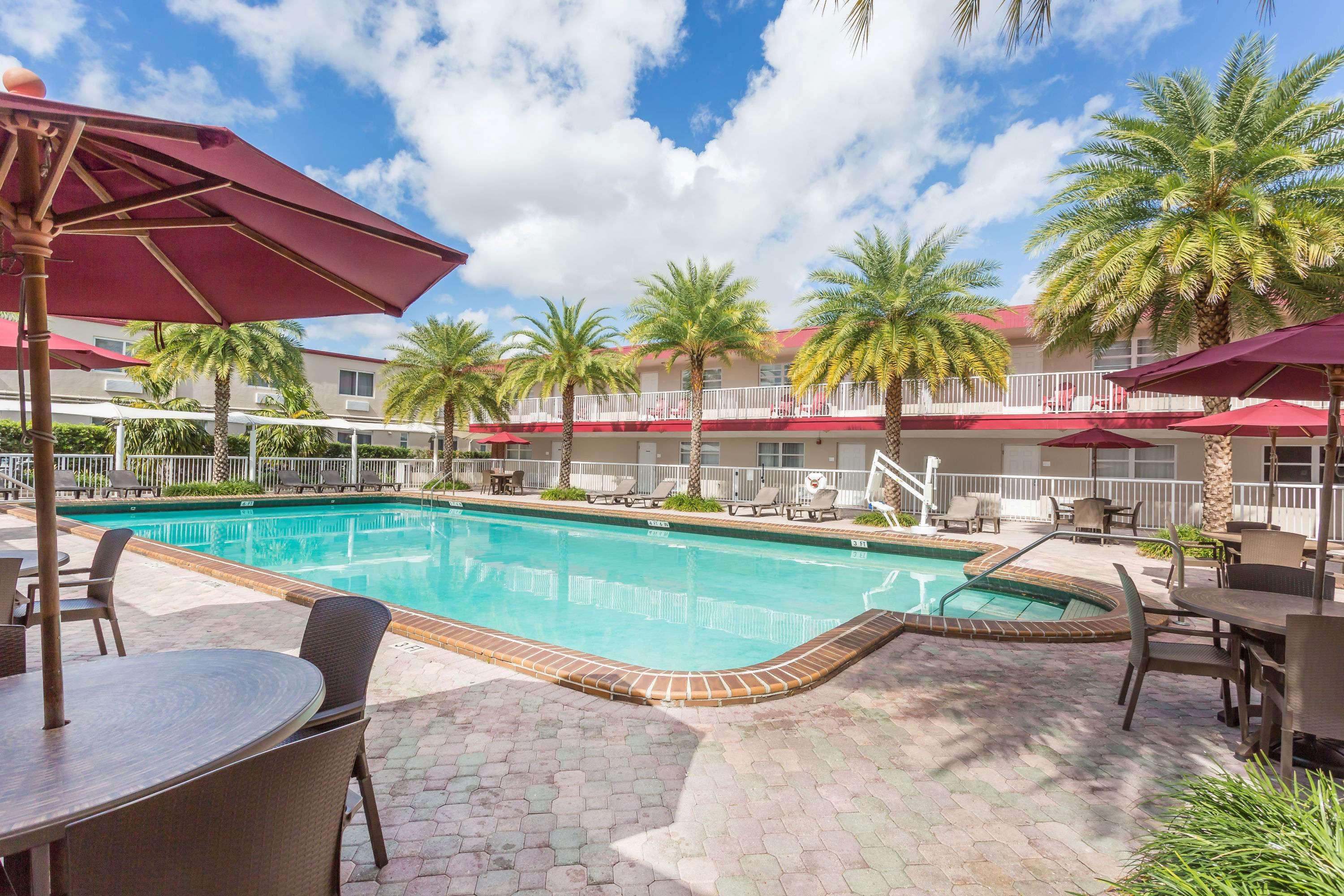 Ramada By Wyndham Miami Springs/Miami International Airport Hotel Екстериор снимка
