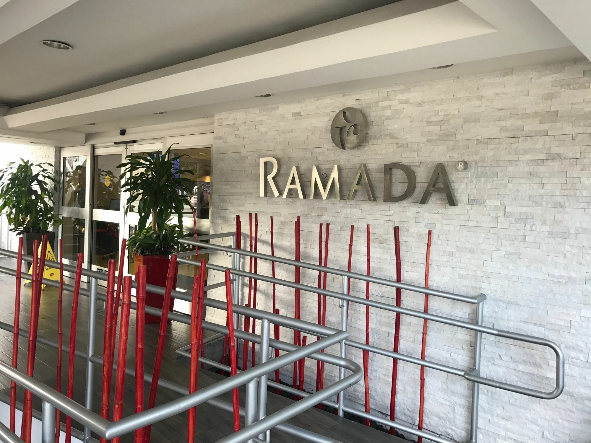 Ramada By Wyndham Miami Springs/Miami International Airport Hotel Екстериор снимка