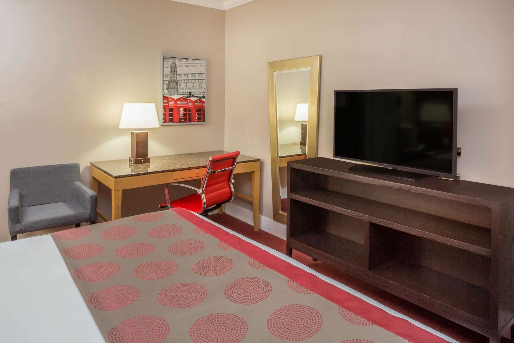Ramada By Wyndham Miami Springs/Miami International Airport Hotel Екстериор снимка